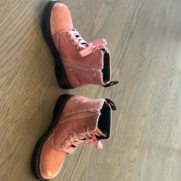 Doc Martin pink velvet boots - Picture 6 of 7